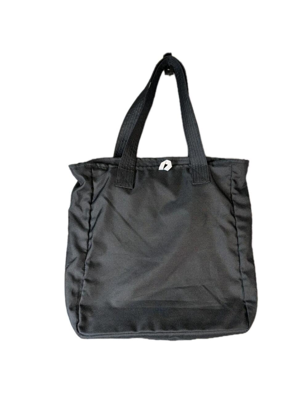 Nike Black White Logo Tote Bag Shoulder Carryall Gym Travel Zip Sports Bag